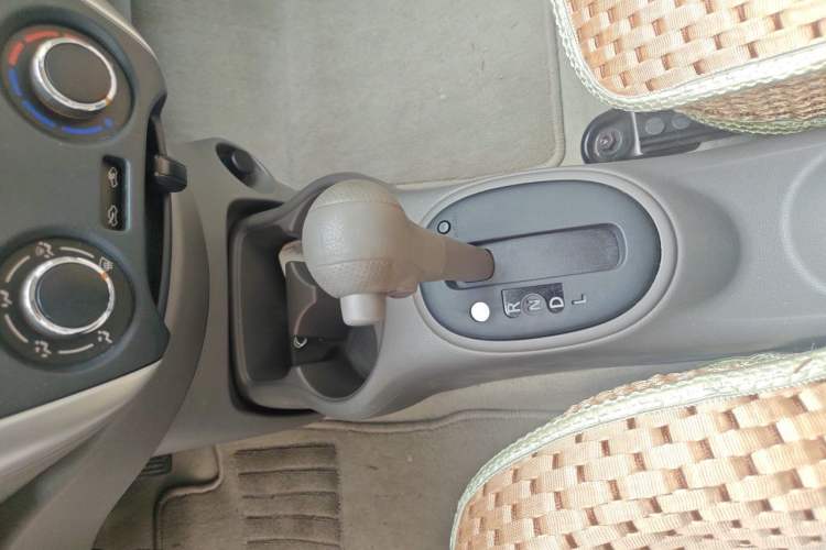 Used Nissan Sunny 2015 1.5XE CVT Comfort Edition Gear Lever