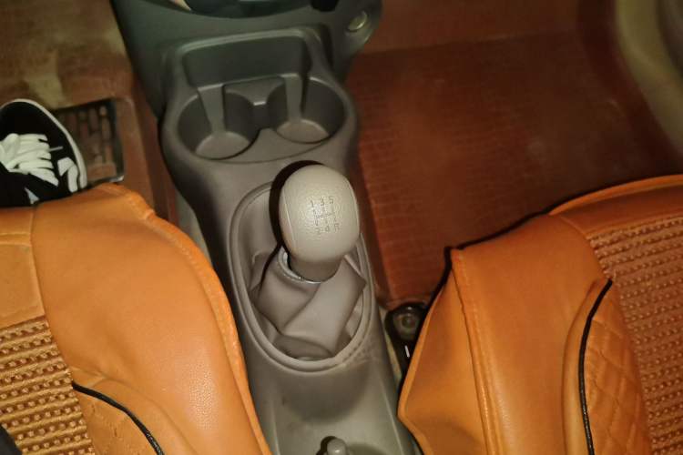Used Nissan Sunny 2015 1.5XE Manual Comfort Edition Gear Lever
