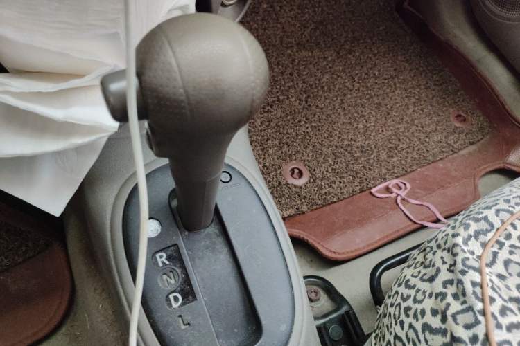 Used Nissan Sunny 2015 1.5XE CVT Comfort Edition Gear Lever