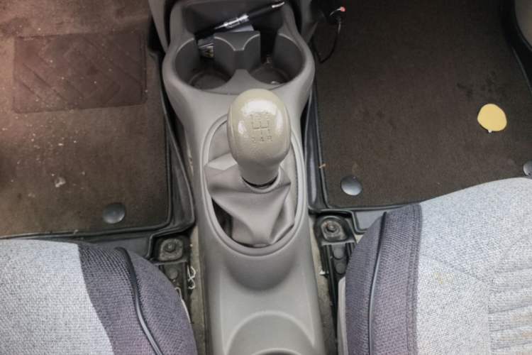 Used Nissan Sunny 2015 1.5XE Manual Comfort Edition Gear Lever