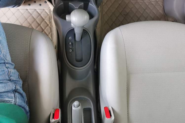 Used Nissan Sunny 2015 1.5XE CVT Comfort Edition Gear Lever