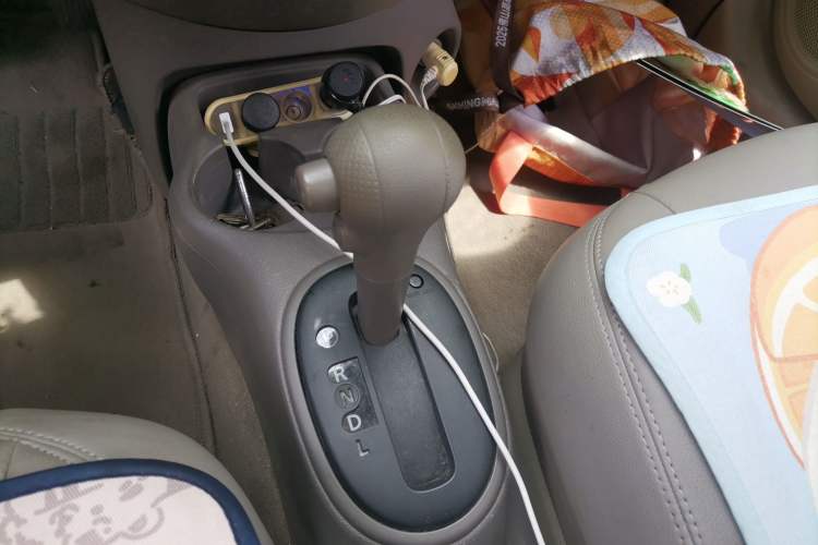 Used Nissan Sunny 2015 1.5XE CVT Elite Edition Gear Lever