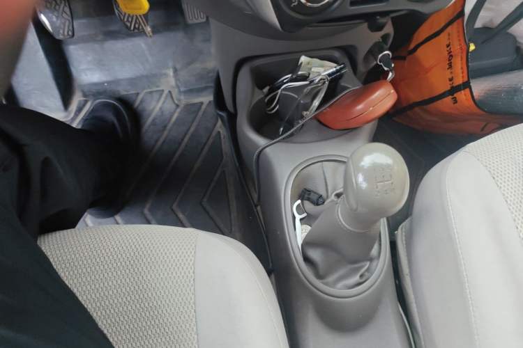 Used Nissan Sunny 2015 1.5XE Manual Comfort Edition Gear Lever