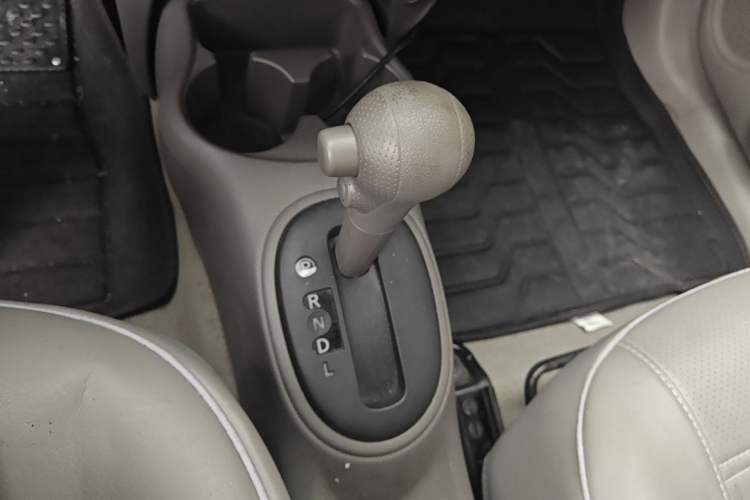 Used Nissan Sunny 2015 1.5XE CVT Master Edition Gear Lever