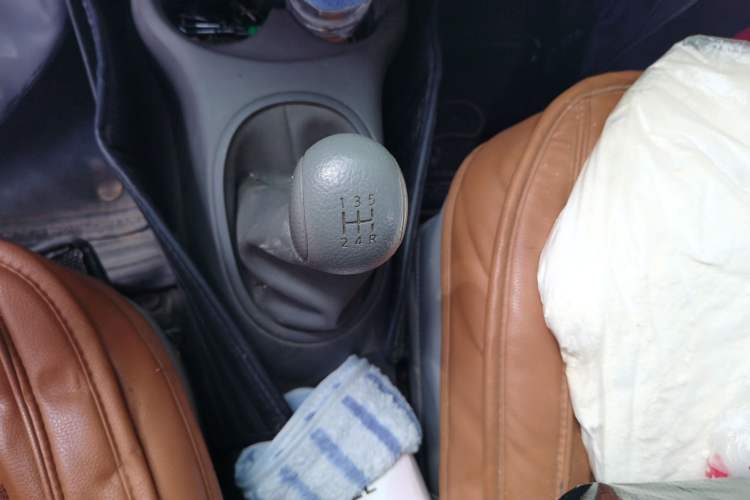 Used Nissan Sunny 2015 1.5XE Manual Comfort Edition Gear Lever