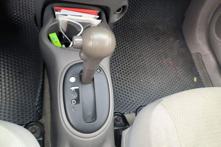 Used Nissan Sunny 2015 1.5XE CVT Master Edition Gear Lever