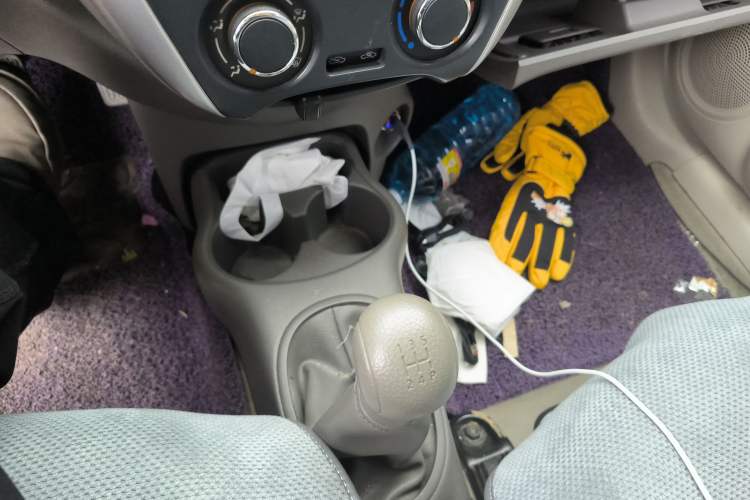 Used Nissan Sunny 2015 1.5XE Manual Comfort Edition Gear Lever