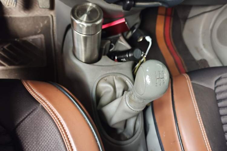 Used Nissan Sunny 2015 1.5XE Manual Elite Edition Gear Lever