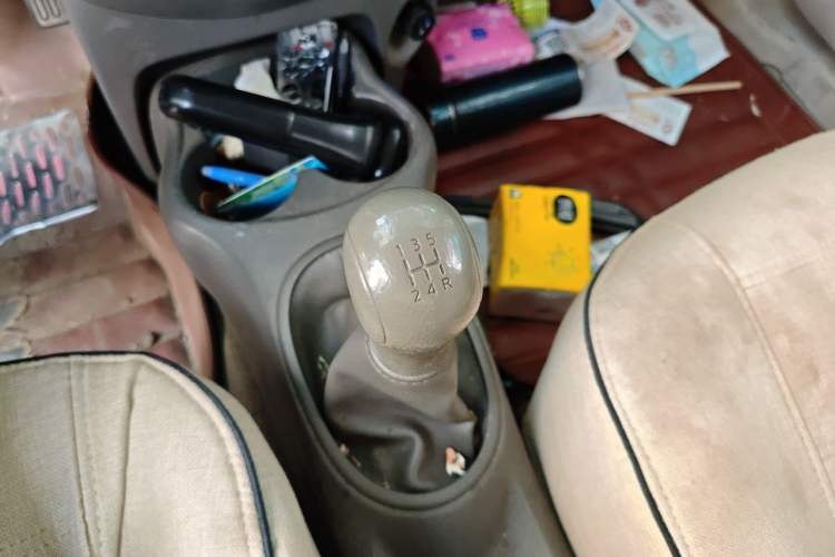 Used Nissan Sunny 2015 1.5XE Manual Comfort Edition Gear Lever
