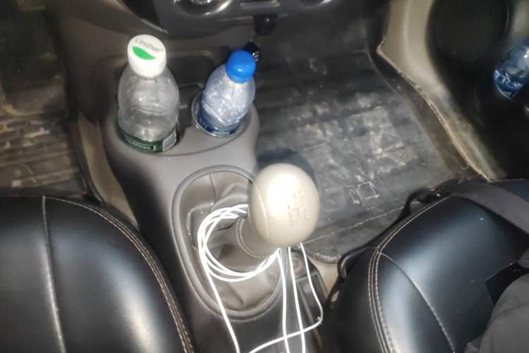 Used Nissan Sunny 2015 1.5XE Manual Comfort Edition Gear Lever
