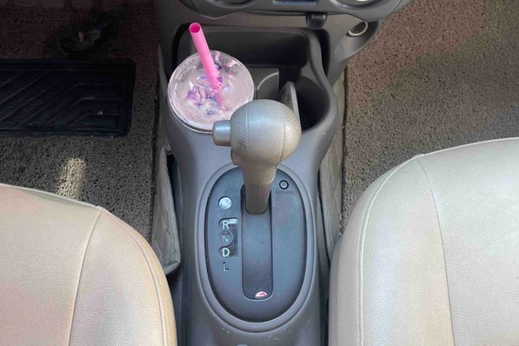 Used Nissan Sunny 2015 1.5XE CVT Comfort Edition Gear Lever