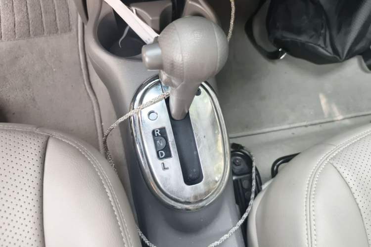 Used Nissan Sunny 2015 1.5XE CVT Comfort Edition Gear Lever