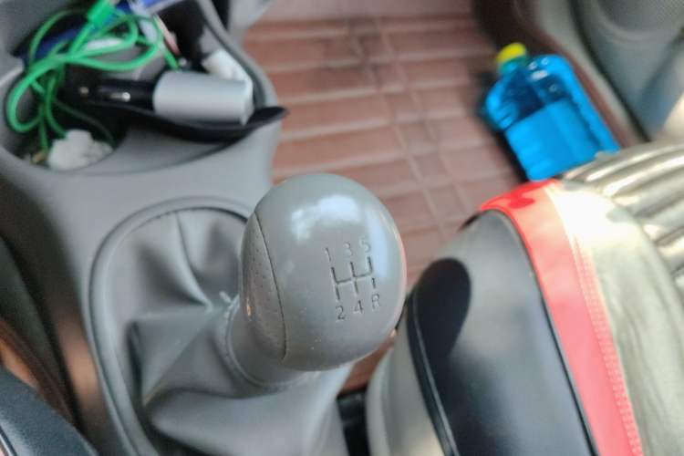 Used Nissan Sunny 2015 1.5XE Manual Comfort Edition Gear Lever