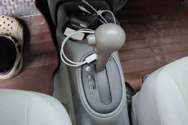 Used Nissan Sunny 2015 1.5XE CVT Comfort Edition Gear Lever