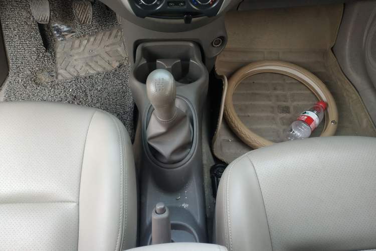 Used Nissan Sunny 2015 1.5XE Manual Comfort Edition Gear Lever