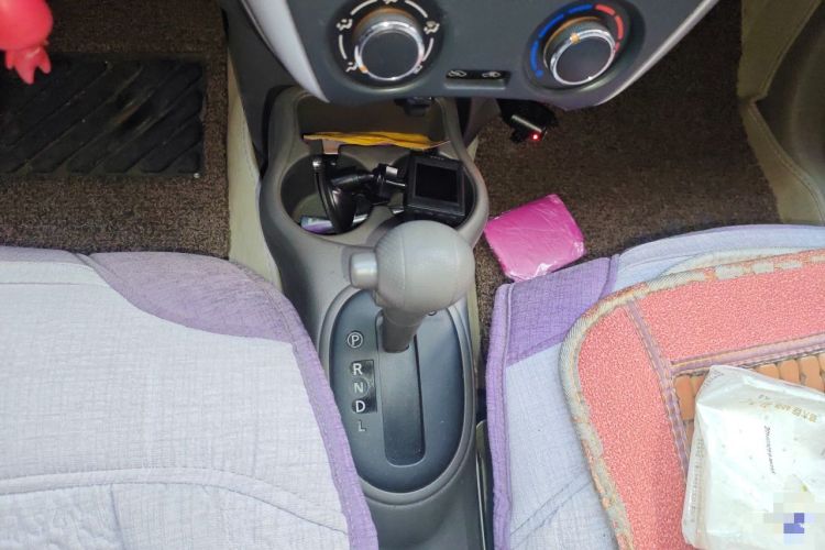 Used Nissan Sunny 2015 1.5XE CVT Comfort Edition Gear Lever