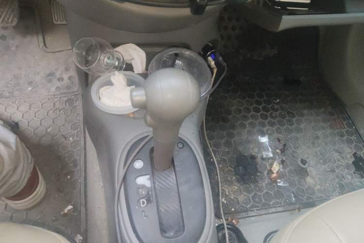 Used Nissan Sunny 2015 1.5XE CVT Comfort Edition Gear Lever