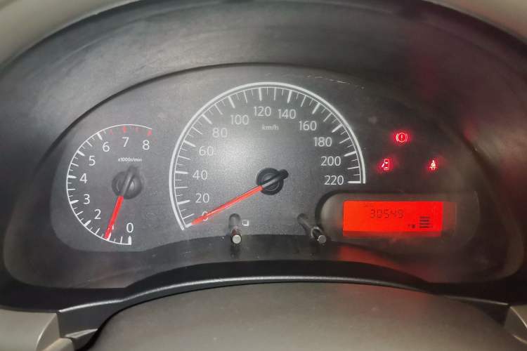 Used Nissan Sunny 2015 1.5XE Manual Comfort Edition Instrument Cluster