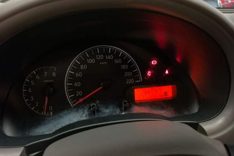 Used Nissan Sunny 2015 1.5XE Manual Comfort Edition Instrument Cluster