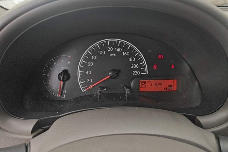 Used Nissan Sunny 2015 1.5XE CVT Master Edition Instrument Cluster