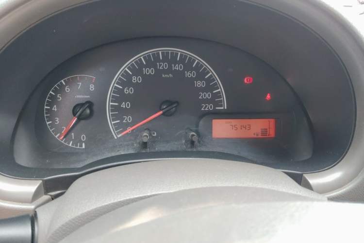 Used Nissan Sunny 2015 1.5XE Manual Comfort Edition Instrument Cluster