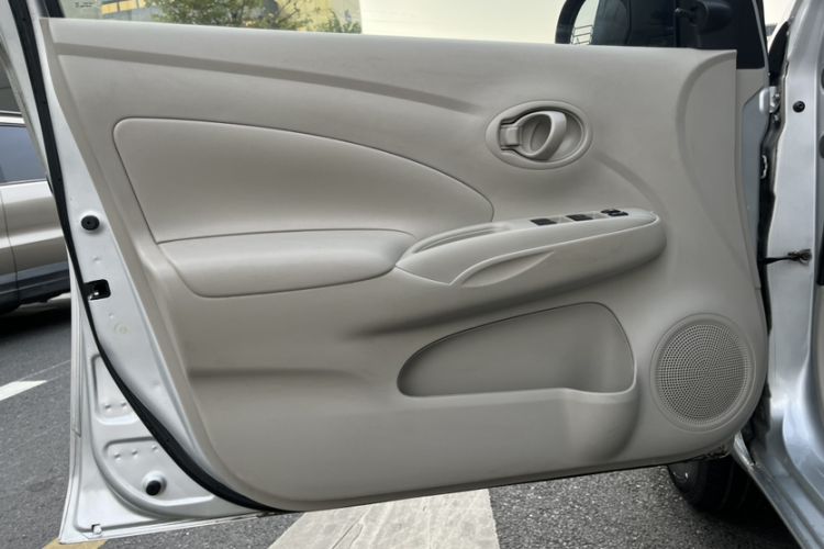 Used Nissan Sunny 2015 1.5XE CVT Comfort Edition Interior 10