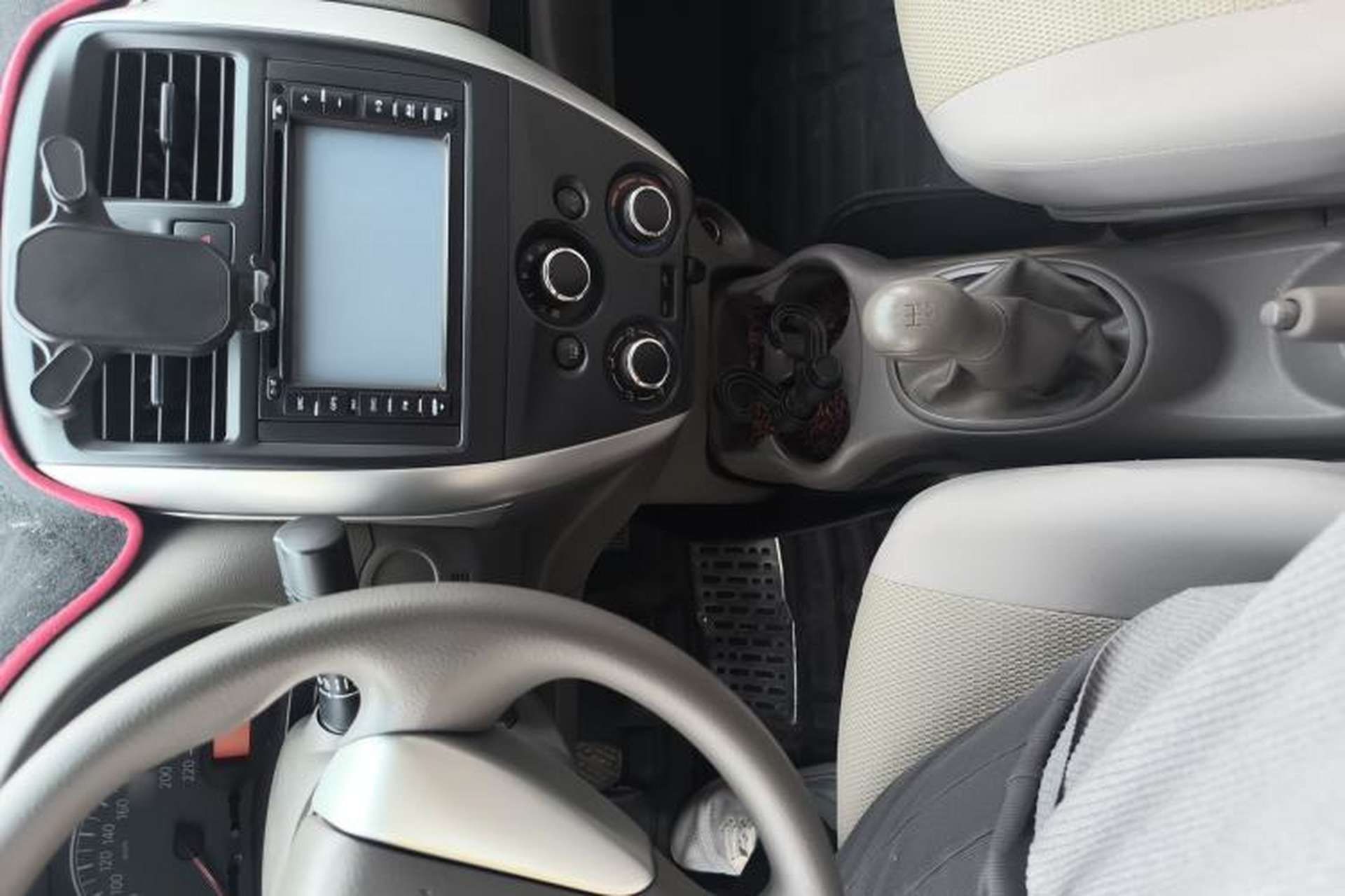 Used Nissan Sunny 2015 1.5XE Manual Comfort Edition Interior 3