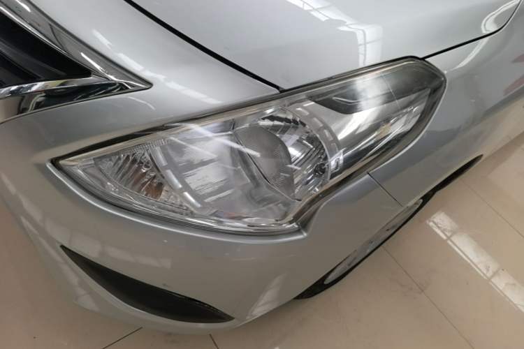 Used Nissan Sunny 2015 1.5XE Manual Comfort Edition Left Front Headlight