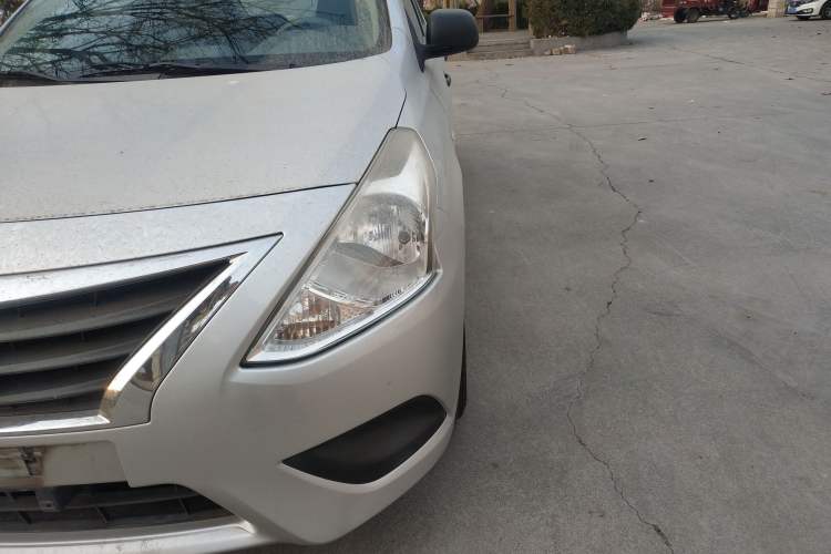 Used Nissan Sunny 2015 1.5XE Manual Comfort Edition Left Front Headlight