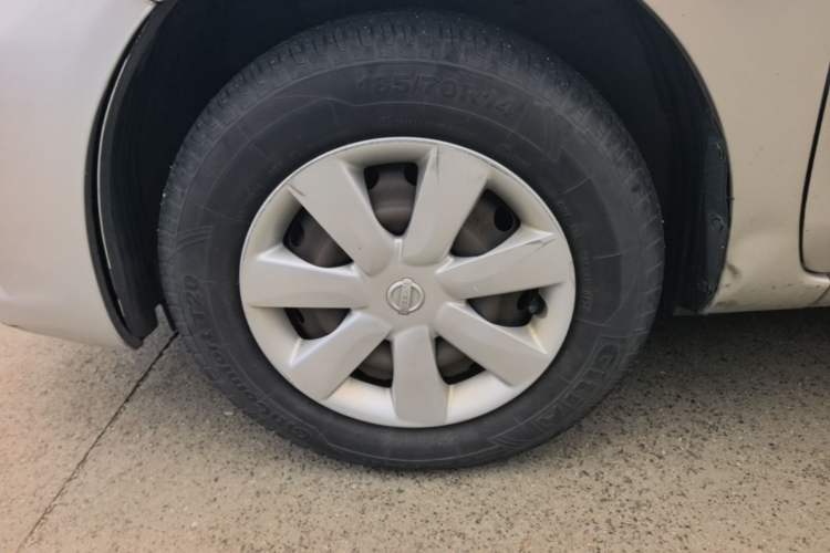 Used Nissan Sunny 2015 1.5XE Manual Comfort Edition Left Front Wheel Hub