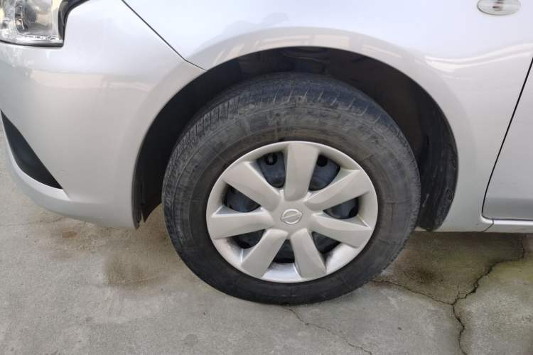 Used Nissan Sunny 2015 1.5XE CVT Comfort Edition Left Front Wheel Hub