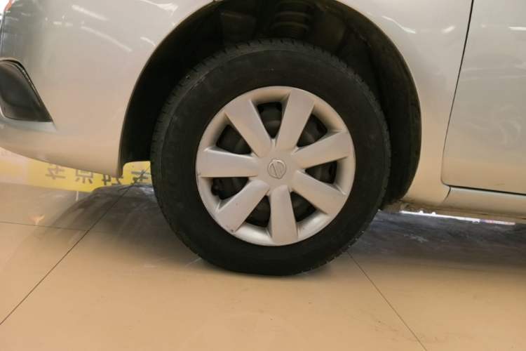 Used Nissan Sunny 2015 1.5XE Manual Comfort Edition Left Front Wheel Hub
