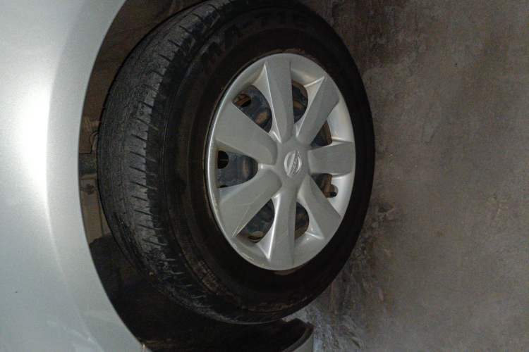 Used Nissan Sunny 2015 1.5XE CVT Comfort Edition Left Front Wheel Hub