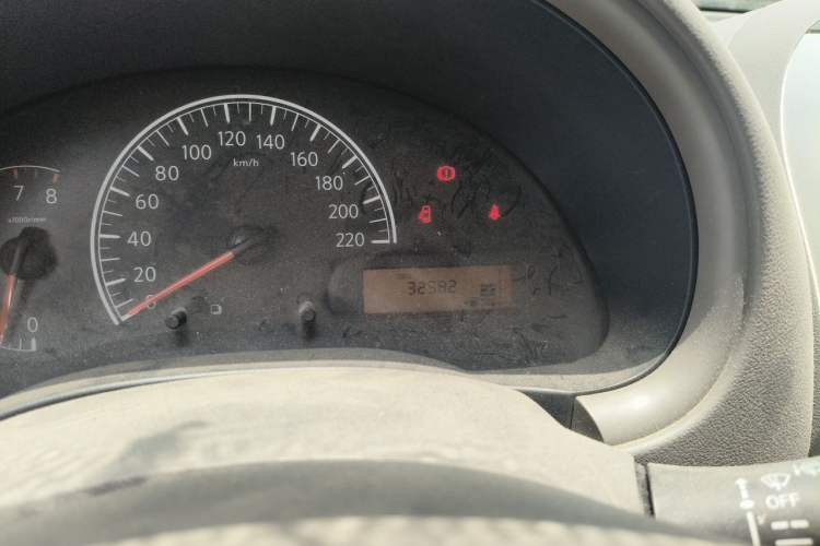 Used Nissan Sunny 2015 1.5XE Manual Comfort Edition Odometer Close Up