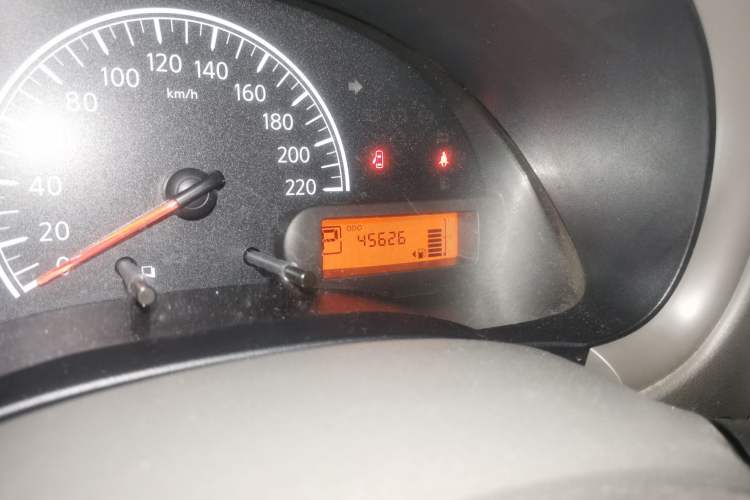Used Nissan Sunny 2015 1.5XE CVT Master Edition Odometer Close Up