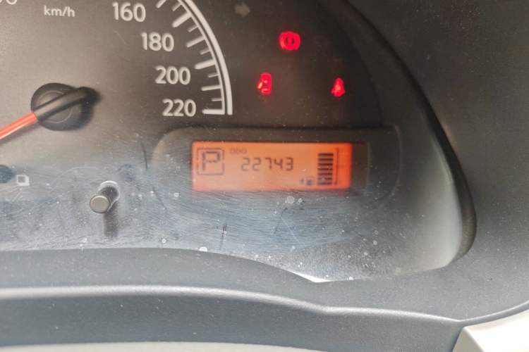 Used Nissan Sunny 2015 1.5XE CVT Comfort Edition Odometer Close Up