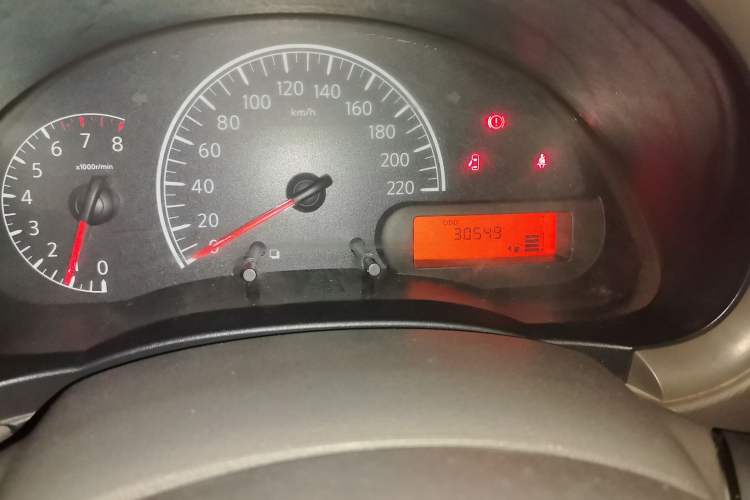 Used Nissan Sunny 2015 1.5XE Manual Comfort Edition Odometer Close Up