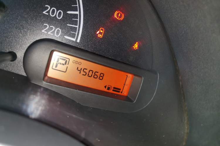 Used Nissan Sunny 2015 1.5XE CVT Comfort Edition Odometer Close Up
