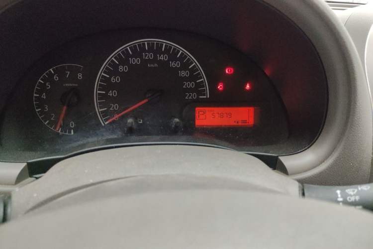 Used Nissan Sunny 2015 1.5XE CVT Comfort Edition Odometer Close Up