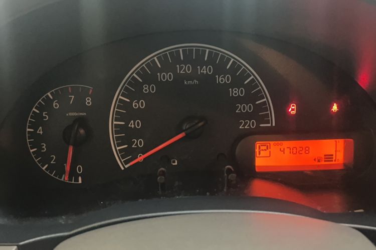 Used Nissan Sunny 2015 1.5XE CVT Master Edition Odometer Close Up