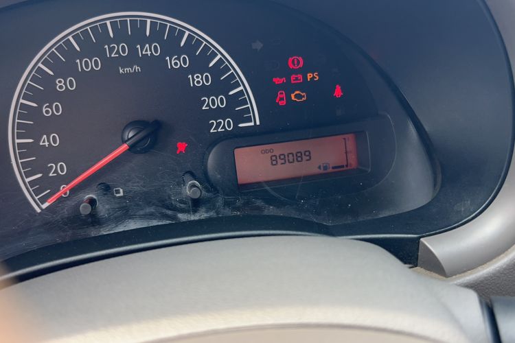 Used Nissan Sunny 2015 1.5XE Manual Elite Edition Odometer Close Up