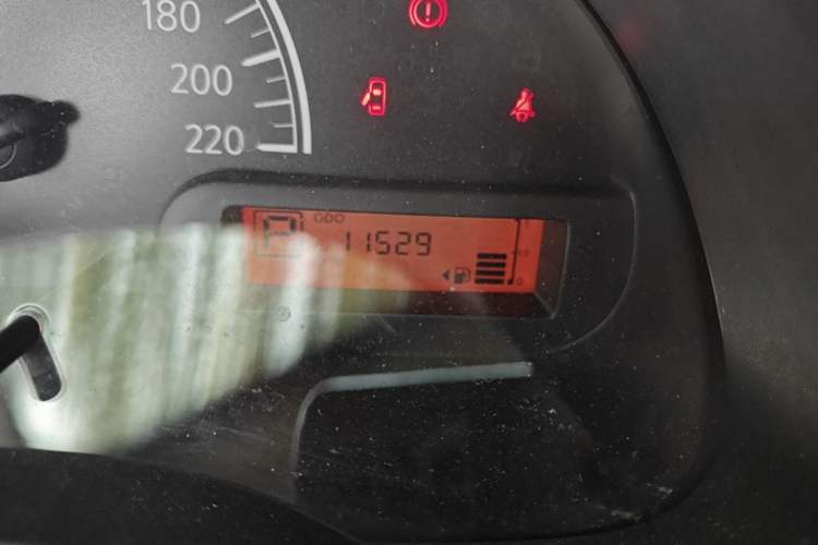 Used Nissan Sunny 2015 1.5XE CVT Master Edition Odometer Close Up