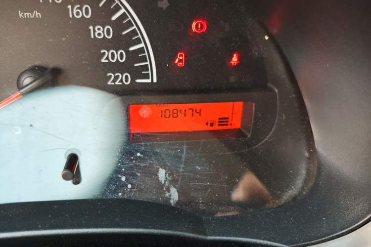 Used Nissan Sunny 2015 1.5XE Manual Comfort Edition Odometer Close Up