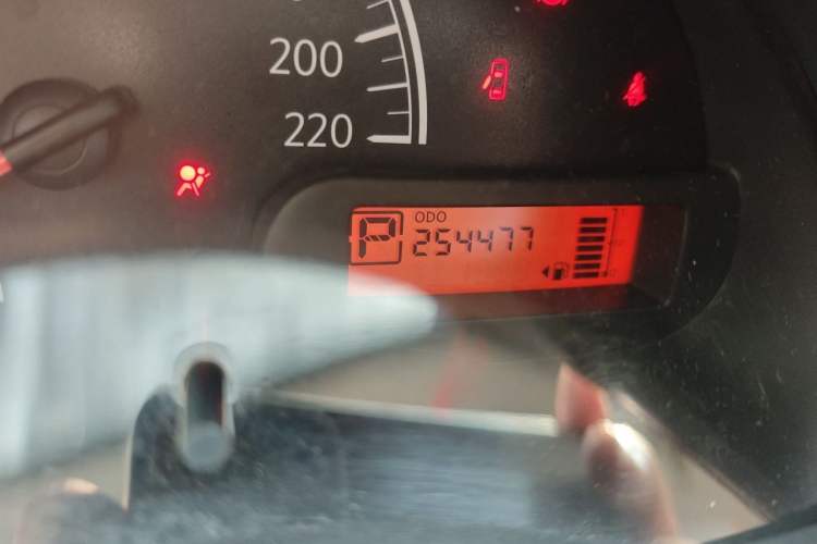 Used Nissan Sunny 2015 1.5XE CVT Elite Edition Odometer Close Up