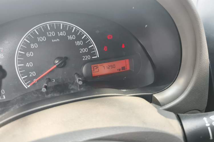 Used Nissan Sunny 2015 1.5XE CVT Comfort Edition Odometer Close Up