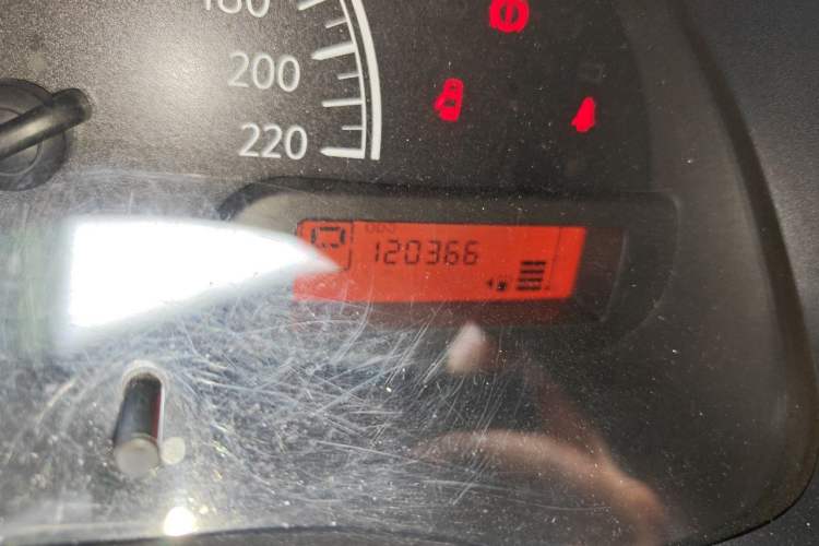 Used Nissan Sunny 2015 1.5XE CVT Master Edition Odometer Close Up