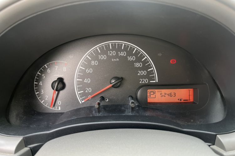 Used Nissan Sunny 2015 1.5XE CVT Comfort Edition Odometer Close Up