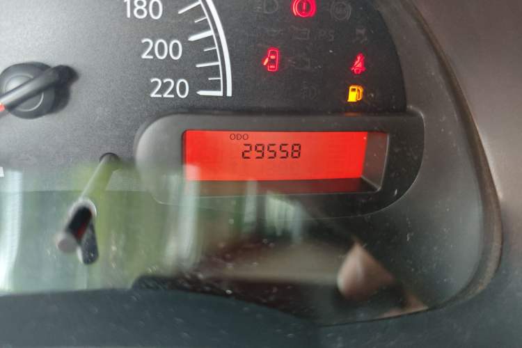Used Nissan Sunny 2015 1.5XE Manual Comfort Edition Odometer Close Up