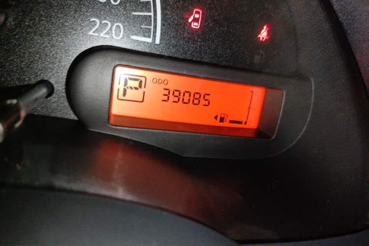 Used Nissan Sunny 2015 1.5XE CVT Comfort Edition Odometer Close Up