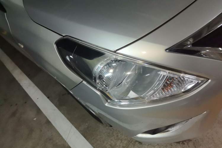 Used Nissan Sunny 2015 1.5XE Manual Comfort Edition Right Front Headlight